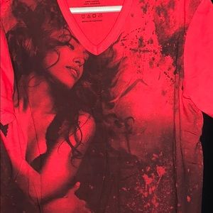 Guess men’s large v neck t shirt